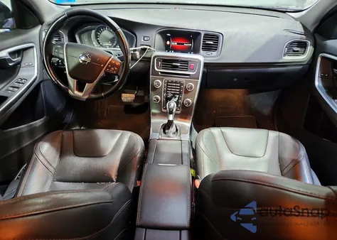 2016 Volvo V60 Cross Country Premier z USA, uszkodzony, nr VIN YV4612HK4G1003185